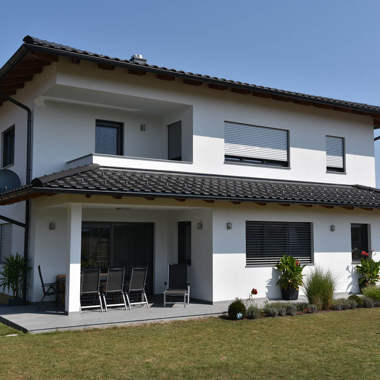 Einfamilienhaus mit Sonnenschutz
